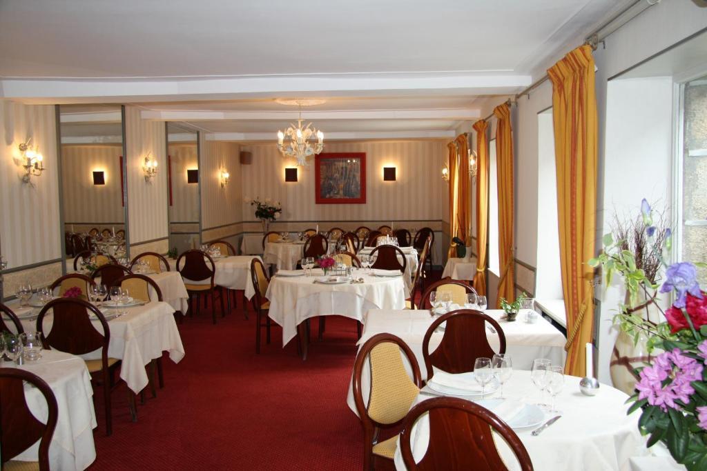 Hotel Restaurant Le Dauphin Saint-Pierre-des-Nids Екстериор снимка